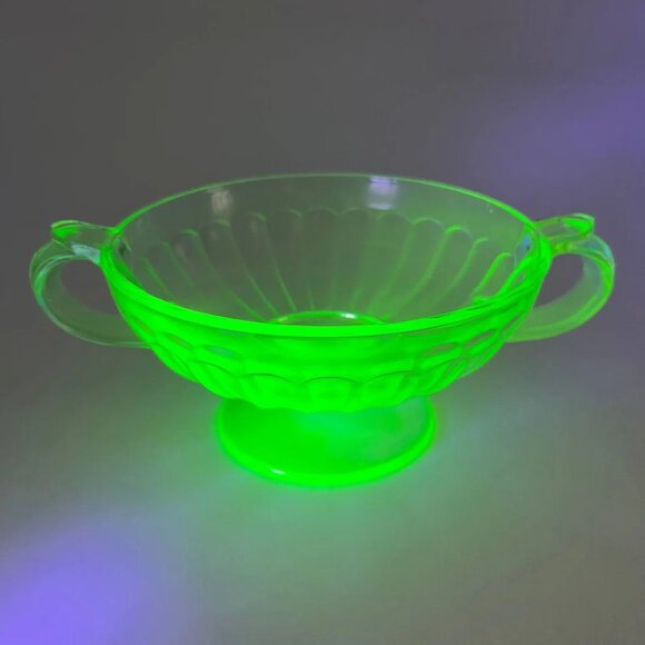 AUNT POLLY US GLASS Co. URANIUM DISH RARE - Picture 1 of 5